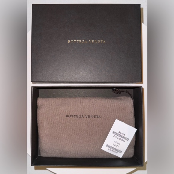 BOTTEGA VENETA INTRECCIATO IPHONE 7S PLUS & 8S PLUS PHONE CASE NEW IN BOX - Picture 2 of 14
